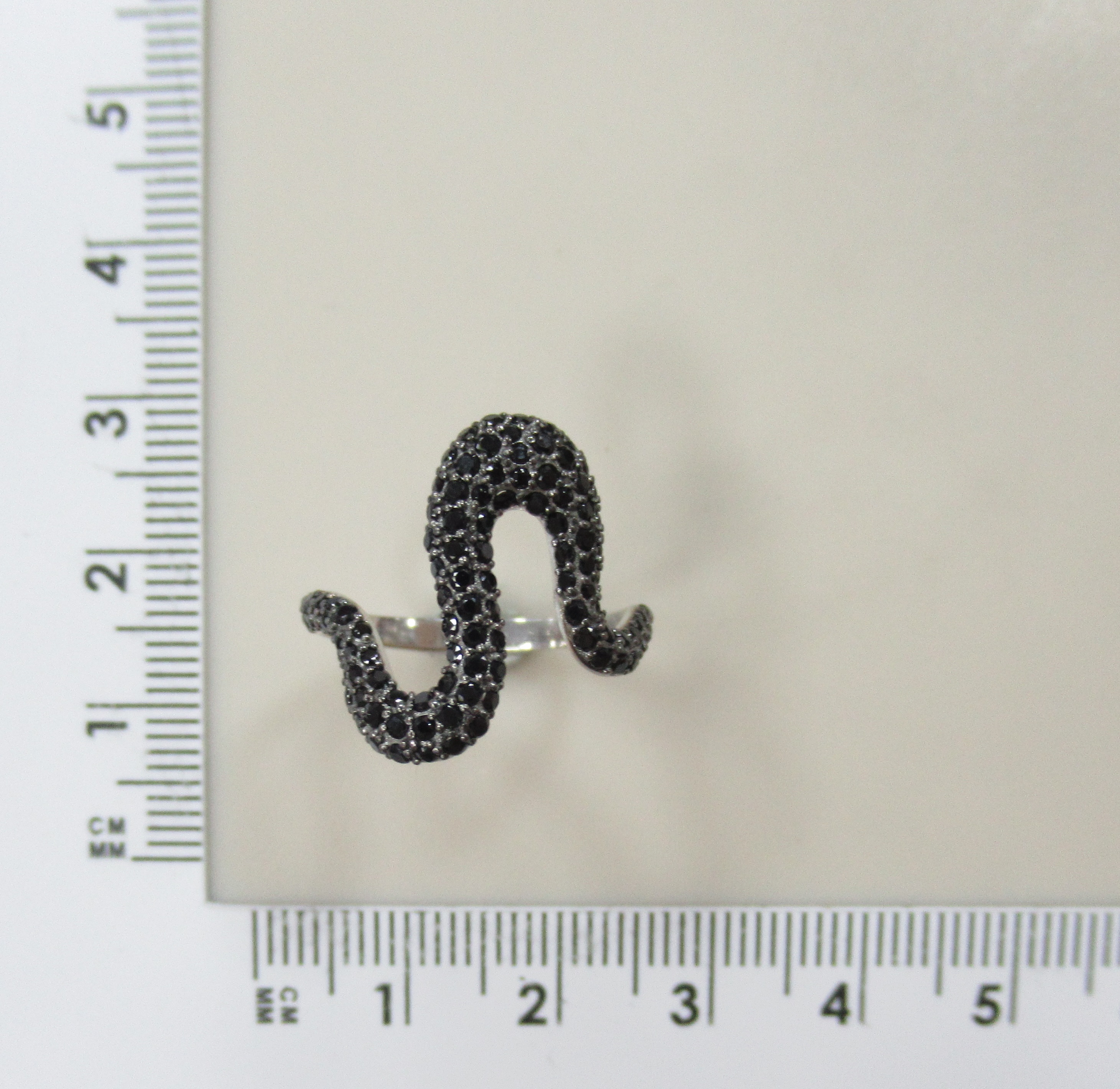 Серебряное кольцо со шпинелью